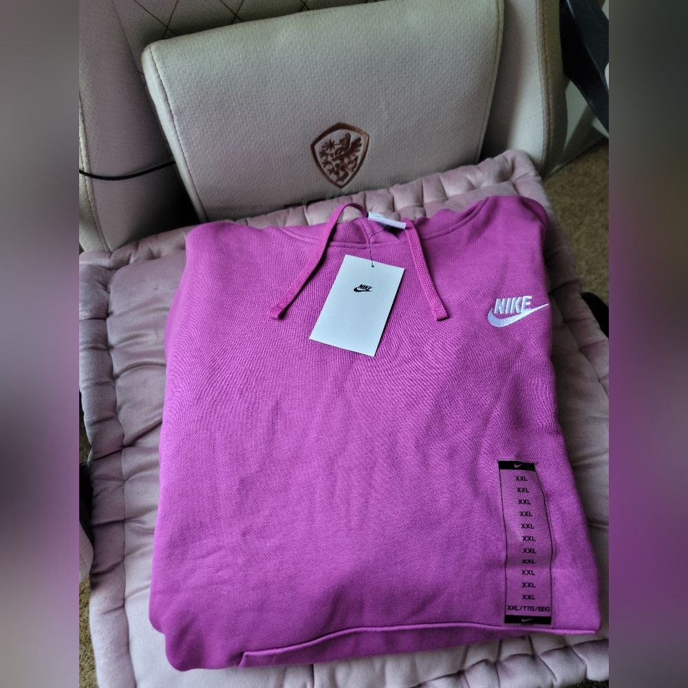 SOLD Nike Kangaroo Hoodie
